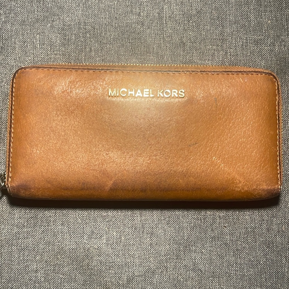 Michael Kors Leather Wallet!
